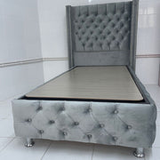 CAMA CON CANASTO CON TACHUELAS, TELA CAJA, TERCIOPELO GRIS, 90X190CM