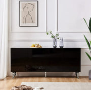 APARADOR DE ESTILO BARROCO CON ACABADO LACADO EN NEGRO, 4 PUERTAS ABATIBLES 180X40X80CM CON PATAS DE ACERO CROMADO. LA ESTRUCTURA ES DE MDF.