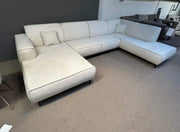 SOFÁ ESQUINERO PANORÁMICO MONALISA BEIGE CON UN ESPACIOSO DISEÑO PANORÁMICO IDEAL PARA SALAS DE ESTAR GRANDES Y MÁXIMO CONFORT