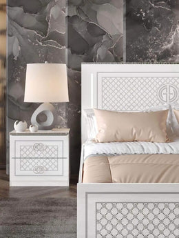 GUCCI SOFT IN WHITE AND SILVER COLOR WITH 2 DRAWERS .MEASURING 54X37X50CM