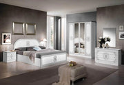 SOFIA BEDROOM SET  IN WHITE/SILVER FEATURES MODREN AND ELEGANT DESIGN . THE SET INCLUDES A BED 160X200CM WITH SOMMIER AND WITHOUT MATRESS AND WITH 4 DOOR WARDROBE 160X51X210CM AND 3 DRAWERS COMMODE 110X42X67CM AND MIRROR AND 2 BEDSIDE TABLE 49X36X47CM