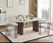 LA MESA DE COMEDOR VENEZIA PRESENTA UNA BASE METÁLICA CON EFECTO NOGAL Y UNA CUBIERTA DE CERÁMICA DE TRAVERTINO BRILLANTE, COMBINANDO ELEGANCIA MODERNA Y DURABILIDAD, CON MEDIDAS DE 180X90X75CM.