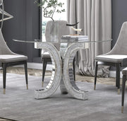 LA MESA DE COMEDOR ECALT CUENTA CON UNA SUPERFICIE DE ESPEJO QUE APORTA UN TOQUE DE GLAMOUR Y ELEGANCIA MODERNA, CON MEDIDAS DE 130X75 CM.