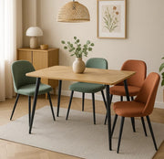 La mesa de comedor AMMO de 120x70x75 cm presenta una tapa estampada con patas de estructura de metal negro.