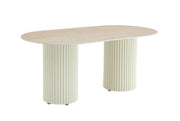 La mesa de comedor KEYSHA de 180x90cm cuenta con una superficie con efecto travertino y patas de base beige.