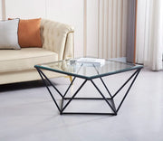 LA MESA DE CENTRO ALINA DE 80X80X45CM CUENTA CON UNA TAPA DE CRISTAL TRANSPARENTE Y PATAS DE METAL NEGRO.