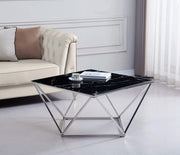 LA MESA DE CENTRO ALINA DE 80X80X45CM CUENTA CON UNA TAPA DE CRISTAL EFECTO MÁRMOL NEGRO CON PATAS PLATEADAS ESTILO ALINA.