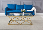 MESA DE CENTRO TRIANGULAR CON ACABADO DORADO Y CRISTAL TRANSPARENTE DE 120X60CM