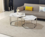MESA DE CENTRO NIDO HEXAGONAL DOBLE CON TAPA DE MÁRMOL BLANCO Y PATAS PLATEADAS QUE MIDE 80X70+45X40CM