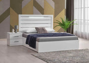CAMA BLANCA MODERNA CON DISEÑO Y CABECERO CON LÁMINAS HORIZONTALES DE 160X200CM