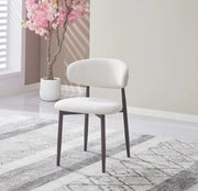 SILLA LUCILE CON PATAS EFECTO NOGAL EN ACABADO GRANO BEIGE. MEDIDAS 49.5X47X77CM
