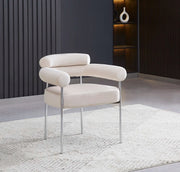 SILLÓN BULLE EN TERCIOPELO BEIGE CON PATAS PLATEADAS.