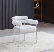 SILLAS BULLE EN SARGAS DE COLOR GRIS CON PATAS DE METAL NEGRO.