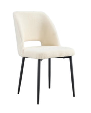 SILLA AVA CON PATAS DE METAL NEGRO EN TELA TEDDY BEIGE. CON MEDIDAS DE 50X45X81,5CM