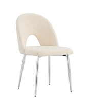 SILLAS TEDDY EN TELA TEDDY BEIGE CON PATAS PLATEADAS.