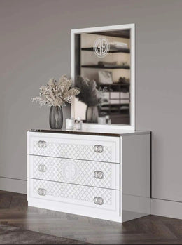 GUCCI DRESSING TABLE WITH WHITE AND SILVER COLOR FINISH WITH 3 DRAWERS.MEASURING 116X46X77CM