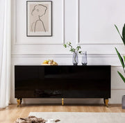 APARADOR DE ESTILO BARROCO CON ACABADO EN LACA NEGRA, 4 PUERTAS ABATIBLES, 180X40X80CM CON PATAS DE ACERO DORADAS. LA ESTRUCTURA ESTÁ HECHA DE MDF