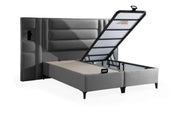 LA BASE DE PANDORA 160X200CM DE TERCIOPELO GRIS COMBINA UN DISEÑO MODERNO CON UNA COMODIDAD SUPERIOR. SU ELEGANTE CABECERO TAPIZADO Y SU AMPLIA ZONA DE DESCANSO OFRECEN