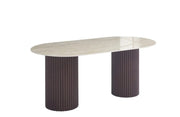 LA MESA DE COMEDOR KEYSHA CUENTA CON UNA BASE CON EFECTO NOGAL Y UNA ENCIMERA DE CERÁMICA TRAVERTINO BRILLANTE, COMBINANDO ELEGANCIA Y DURABILIDAD. 180X90X75 CM