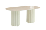 LA MESA DE COMEDOR KEYSHA PRESENTA UN DISEÑO BEIGE CON UNA CUBIERTA DE CERÁMICA TRAVERTINO BRILLANTE, COMBINANDO ESTILO MODERNO Y DURABILIDAD. 180X90X75CM