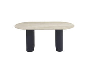 LA MESA DE COMEDOR ROXY CUENTA CON UNA BASE DE METAL NEGRO Y UNA CUBIERTA CERÁMICA CON EFECTO TRAVERTINO, COMBINANDO ESTILO MODERNO Y DURABILIDAD, CON MEDIDAS DE 180X90X75CM