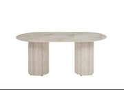 LA MESA DE COMEDOR KEYSHA CUENTA CON UNA BASE CON EFECTO TRAVERTINO Y UNA CUBIERTA DE CERÁMICA GRIS SHAKESPEARE QUE COMBINA UN ASPECTO DE PIEDRA MODERNO CON DURABILIDAD. SUS MEDIDAS SON 160X90X75CM.