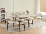 LA MESA DE COMEDOR EXTENSIBLE LOKA CUENTA CON UNA BASE DE MDF CON EFECTO TRAVERTINO Y UNA CUBIERTA DE CERÁMICA DE TRAVERTINO MATE QUE COMBINA UN ASPECTO DE PIEDRA NATURAL CON DURABILIDAD. MIDE 160/200X90X75CM
