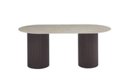LA MESA DE COMEDOR KEYSHA CUENTA CON UNA BASE CON EFECTO DE NOGAL Y UNA CUBIERTA DE CERÁMICA TRAVERTINO BRILLANTE, COMBINANDO ELEGANCIA MODERNA Y DURABILIDAD. MIDE 160X90X75CM.