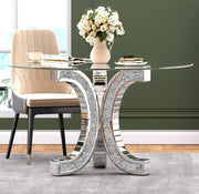 LA MESA DE COMEDOR ECALT CUENTA CON UNA SUPERFICIE DE ESPEJO QUE APORTA UN TOQUE DE GLAMOUR Y ELEGANCIA MODERNA, CON MEDIDAS DE 130X75 CM.
