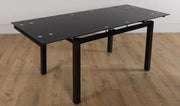 MESA DE COMEDOR EXTENSIBLE 110/170 X70X75CM CUENTA CON UNA TAPA NEGRA Y PATAS NEGRAS.