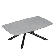 LA MESA DE CENTRO NYSA DE 120X70X45CM PRESENTA UNA TAPA DE CERÁMICA BLANCA CON EFECTO TRAVERTINO Y PATAS DE METAL NEGRO.