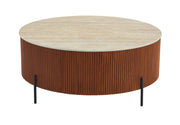 LA MESA DE CENTRO RUBY DE 100 CM CUENTA CON UNA TAPA DE CERÁMICA CON EFECTO TRAVERTINO MATE CON EFECTO NOGAL Y PATAS NEGRAS.