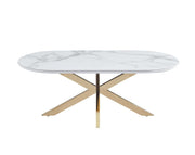 La mesa de centro MANON de 120x60 CM cuenta con una tapa de cerámica con efecto mármol blanco y una base de estilo MANON dorada.