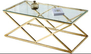 MESA DE CENTRO TRIANGULAR CON ACABADO DORADO Y CRISTAL TRANSPARENTE DE 120X60CM