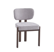 SILLA BAGUETTE CON PATAS EFECTO NOGAL EN TELA DE CHENILLA SERGE GRIS CLARO.