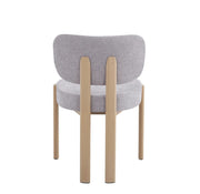 SILLA BAGUETTE CON PATAS EFECTO MADERA EN TELA DE CHENILLA SARGADA GRIS CLARO.