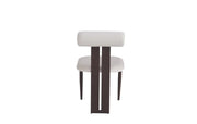 SILLA TIFFANY CON PATAS EFECTO NOGAL EN TERCIOPELO BEIGE.