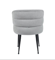 SILLAS SACHA CON PATAS DE METAL NEGRO Y ASIENTO GRIS CLARO EN TEJIDO CON EFECTO LINO.