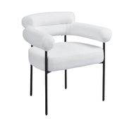 SILLAS BULLE EN TELA DE PELUCHE BLANCA CON PATAS DE METAL NEGRO.