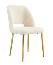 SILLA AVA CON PATAS DORADAS EN TELA TEDDY BEIGE. CON MEDIDAS DE 50X45X81.5CM