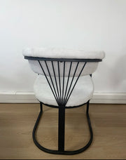 SILLÓN BRITTANY EN TELA SARGA GRIS CON ACABADO DE METAL NEGRO. MEDIDAS: 50X45X81.5CM