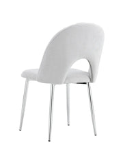 SILLAS DE TERCIOPELO SINTÉTICO GRIS CLARO CON PATAS PLATEADAS.