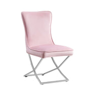 SILLAS GABRIELLE CON DISEÑO ACOLCHADO, TERCIOPELO ROSA Y PATAS PLATEADAS.