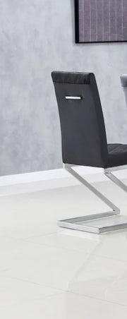 SILLAS ACOLCHADAS COCOMAT EN TERCIOPELO NEGRO CON PATAS PLATEADAS. 41X42X108CM