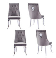SILLÓN TAPIZADO CON DETALLES DE CABEZA DE LEÓN CON TERCIOPELO MOCHA CON PATAS PLATEADAS.