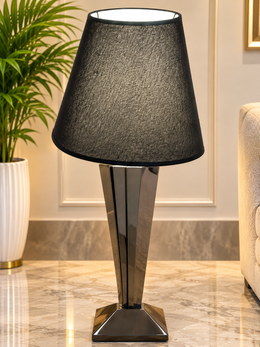 A LUXURY TABLE LAMP WITH A BALCK TEXTURED LAMPSHADE AND BLACK AND GOLD FEETS. MEASUREMENT 90CM